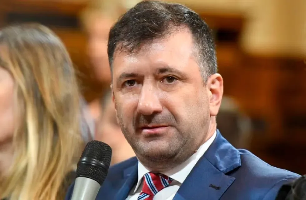 el gobierno toma distancia